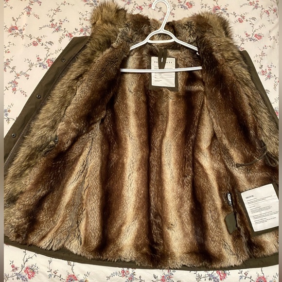 Community Inuvik Parka - Aritzia Winter Jacket - Picture 3 of 6